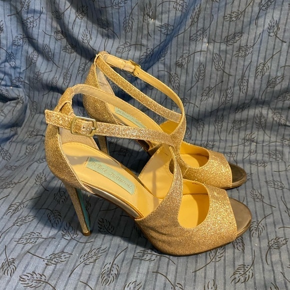 Blue by Betsey Johnson Tacie womens cross glitter heels 7 - Picture 5 of 5